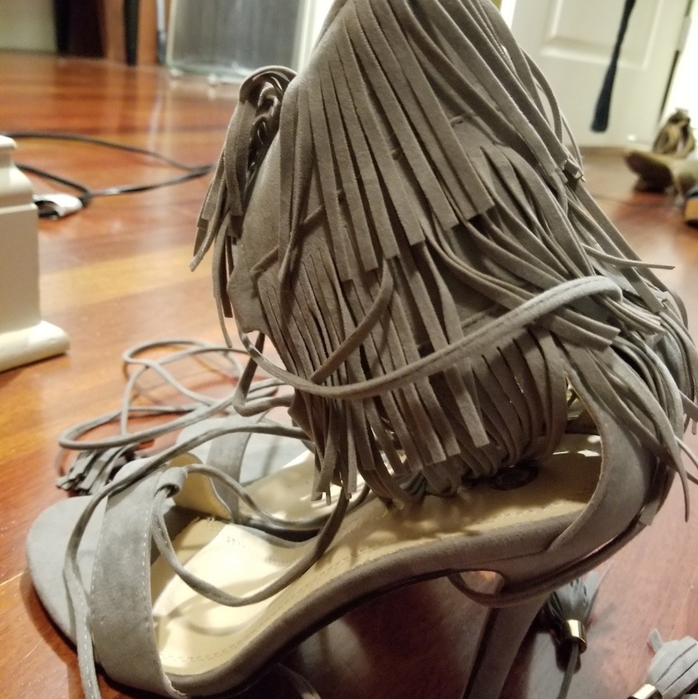 Chase & chloe fringe heels